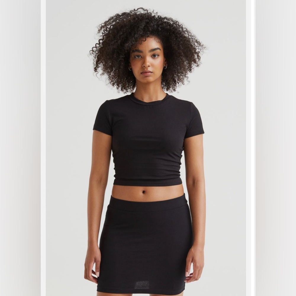 *SOON TO DONATE* Black Crop Top Tshirt